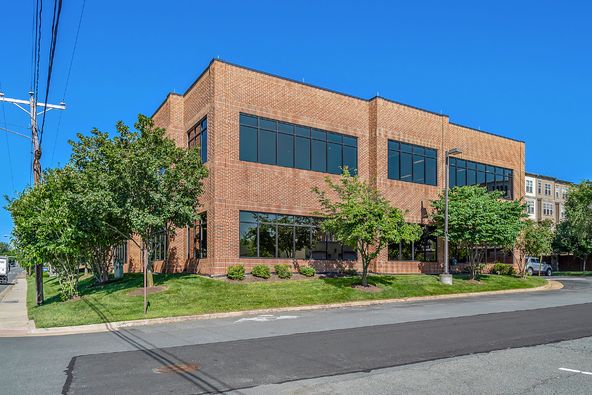 106 Catoctin Cir SE, Leesburg, VA 20175
